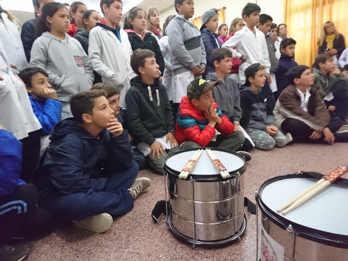 edgardavidbruno's tweet photo. Inriville: Estamos con @julitarinaldi  en el Centro Educativo Mariano Moreno, todos tocan y bailan con #RompiendoParches. @agenciacbajoven. https://t.co/oDcJMy6HWY