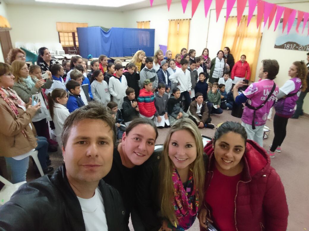 julitarinaldi's tweet photo. Inmensa alegría por compartir una bella tarde con mucho aprendizaje junto al colegio #MarianoMoreno #Inriville #RompiendoParches https://t.co/rYeyAYJYp8