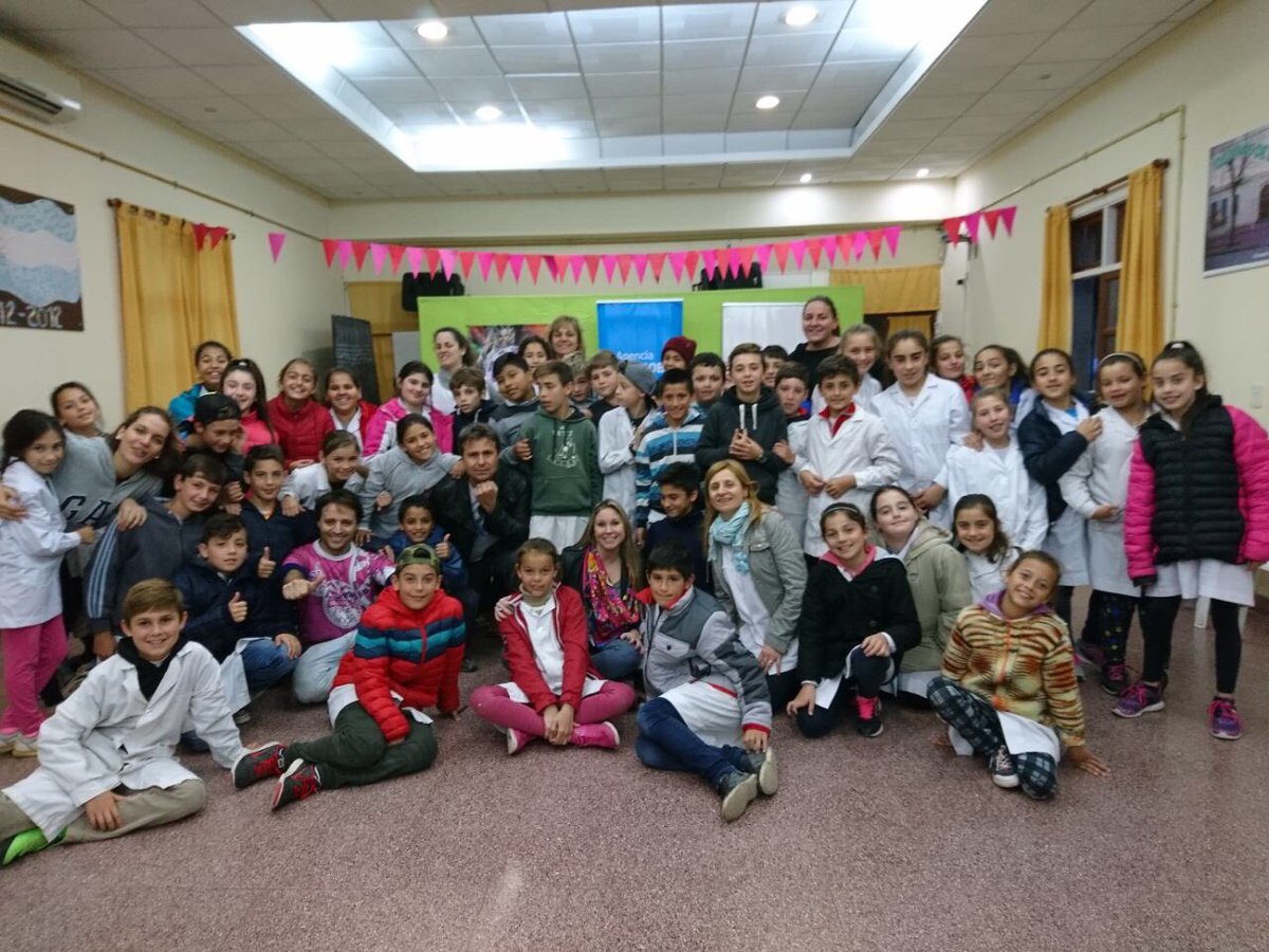 julitarinaldi's tweet photo. Inmensa alegría por compartir una bella tarde con mucho aprendizaje junto al colegio #MarianoMoreno #Inriville #RompiendoParches https://t.co/rYeyAYJYp8