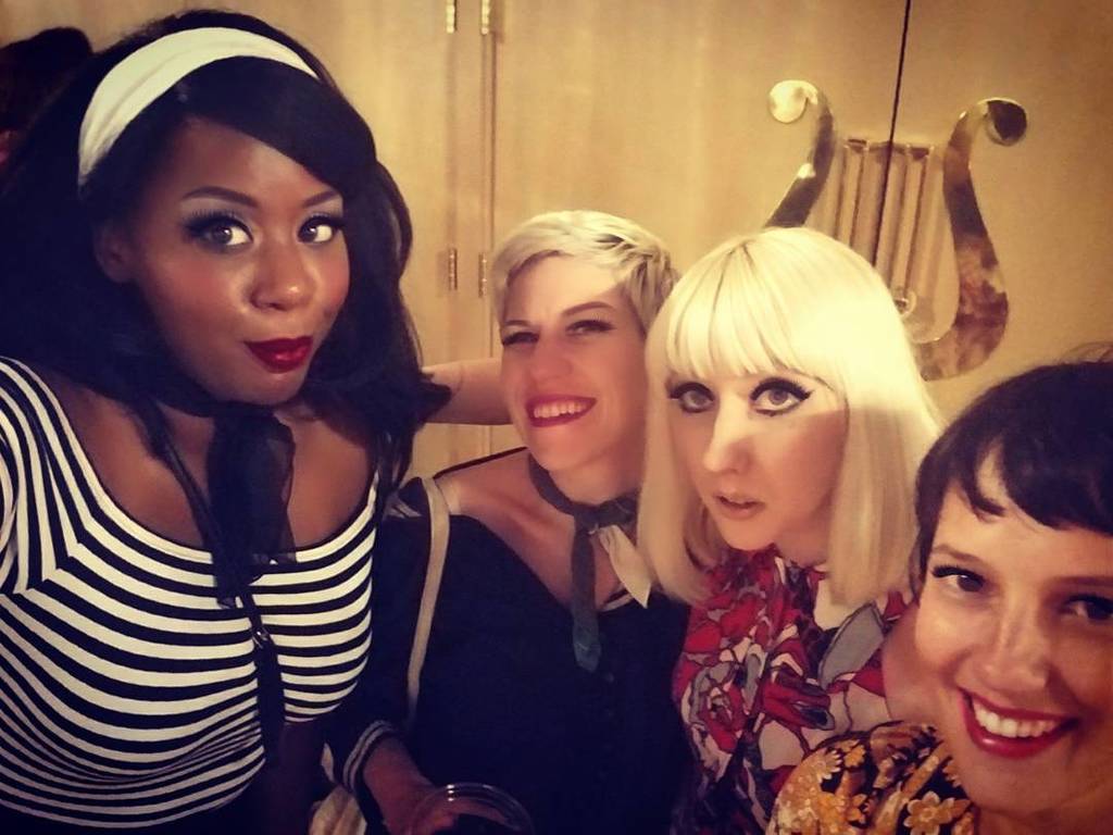 When you go to a music festival and bump into some badass 60s/mod/northern soul DJs-slash-dancers! @kristenaul and… ift.tt/2kKWUDz