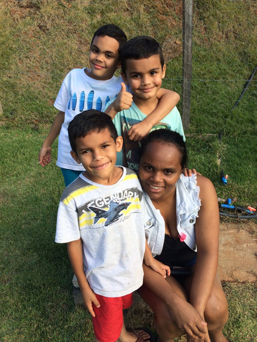jusilveirakepg's tweet photo. Eu meus meninos kepg #HumoristinhasNoTVZ https://t.co/2MPbOOdH5x