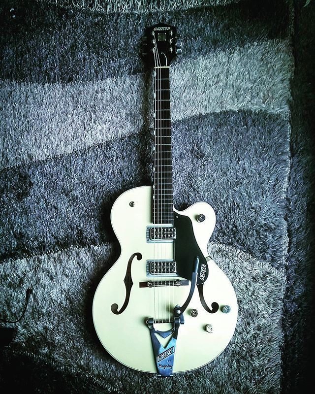 gretsch's tweet photo. π#Regram: My Gretsch 6118t-Liv #sakisazas #gretsch #gretsch6118t #bigsby #filtertrons #hollowbody #guitar #gearporn #gearlife π·: @sakis_azas https://t.co/R0Pfv1ujx2