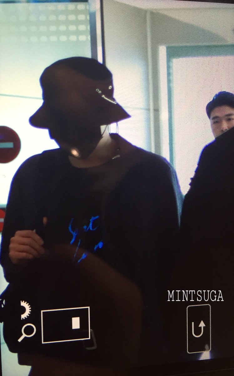 MINTSUGA_0309's tweet photo. 171013 김포출국 
 #슈가 #SUGA #방탄소년단 #BTS
 @BTS_twt https://t.co/wq8lDB1uWl