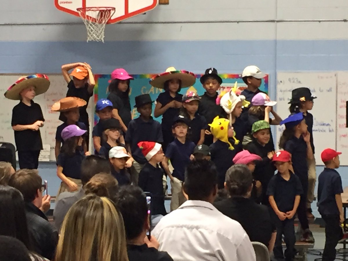 MontereyHSD2's tweet photo. 2nd grade music program. #2ndgraderocks #perfecthat https://t.co/xZ1PX3swc0