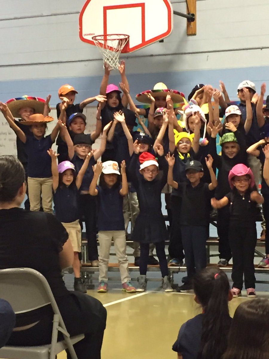 MontereyHSD2's tweet photo. 2nd grade music program. #2ndgraderocks #perfecthat https://t.co/xZ1PX3swc0