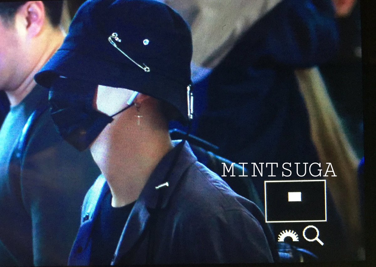 MINTSUGA_0309's tweet photo. 171013 김포출국
 #슈가 #SUGA #방탄소년단 #BTS
 @BTS_twt 

💘💘💘 https://t.co/KYTsAOHY8m