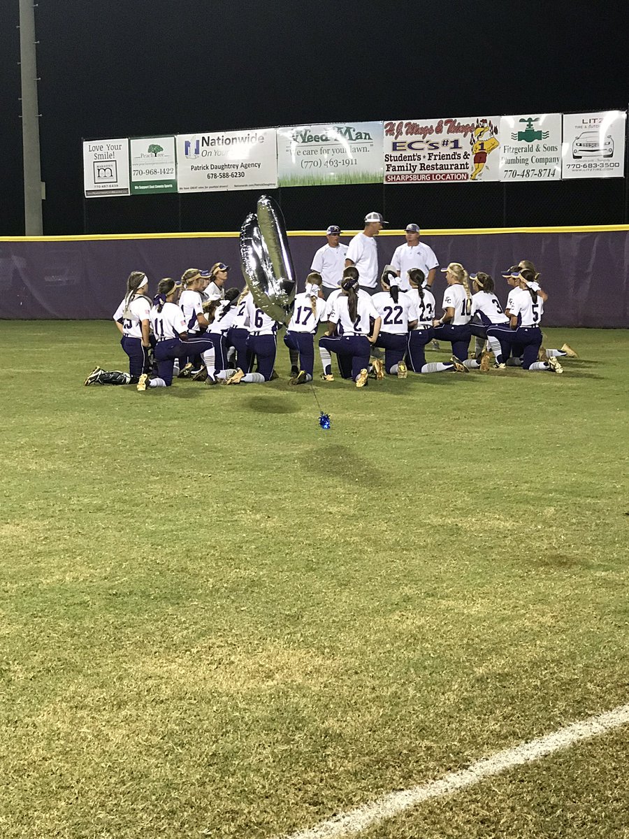 Girls EC Softball move on to the second round of the state playoffs! Final score 5-0