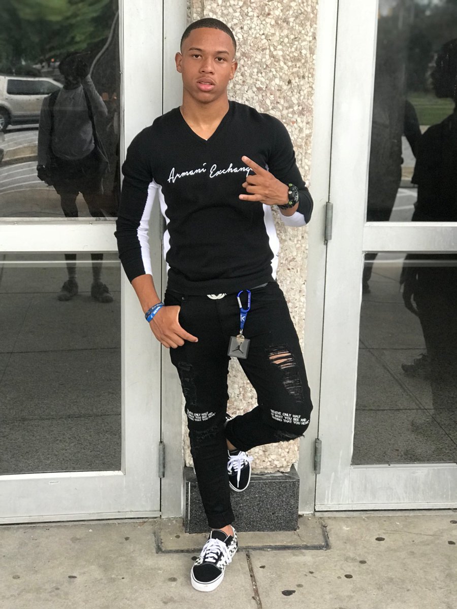 shadgang11's tweet photo. Senior inauguration 💪🏽✨ https://t.co/Ei3PfJlqVe