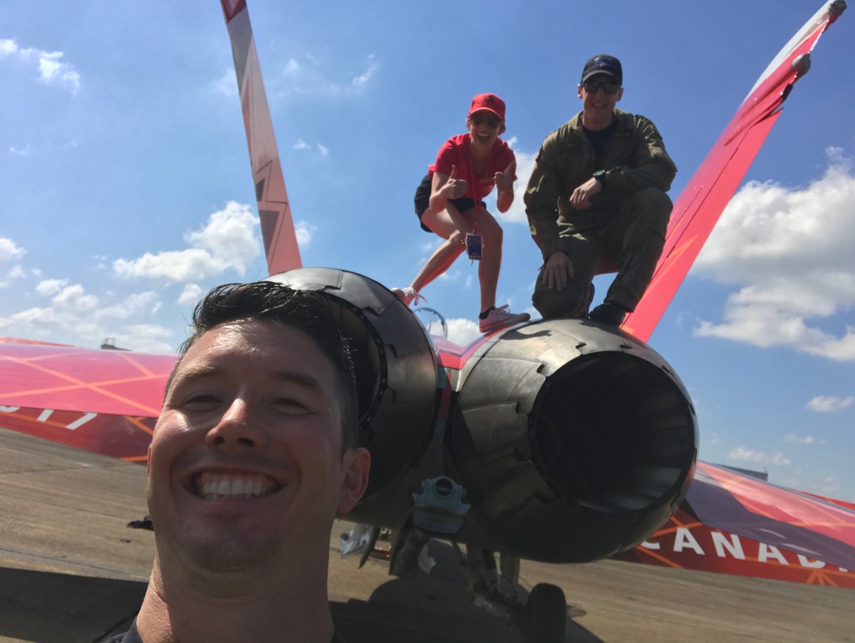 AirShowNetwork's tweet photo. Final 2017 #airshow for #CF18Demo last wknd, so we decided to #throwback to the 🕑 Glib &amp; team gave us an epic ✈️ tour in Memphis #Canada150 https://t.co/cQwhJ1YhoT
