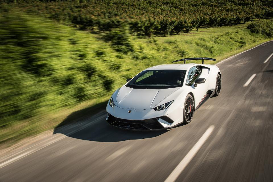 ForbesLife's tweet photo. 2018 ForbesLife Luxury Car Guide: The $275,000 @Lamborghini Huracán and other game-changing autos. https://t.co/ALNG60dQHP https://t.co/RuMGZkaOsp
