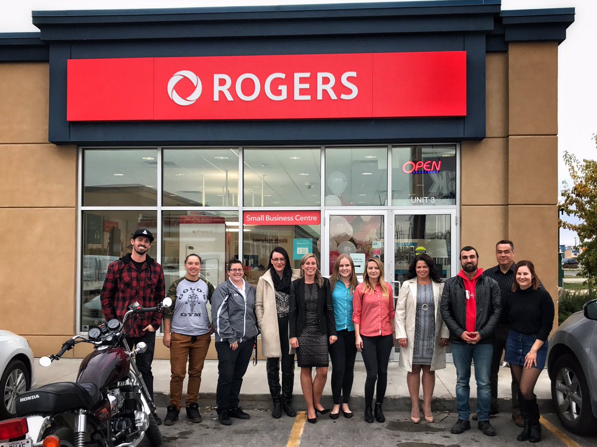 ForbesRicky's tweet image. Awesome turnout for the #RogerTalks event! Had a blast sharing my &apos;Top 10 Tips for #SocialMedia&apos;. #SmallBiz #Winnipeg @rogersbiz