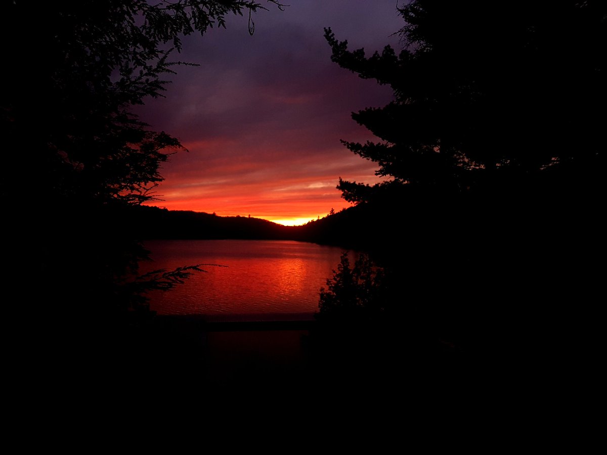 Algonquin sunsets are quite incredible <a href="/AlgonquinPark/">The Friends of Algonquin Park</a>  <a href="/vankayak/">Adam van Koeverden</a> <a href="/algonquinoutfit/">Algonquin Outfitters</a>