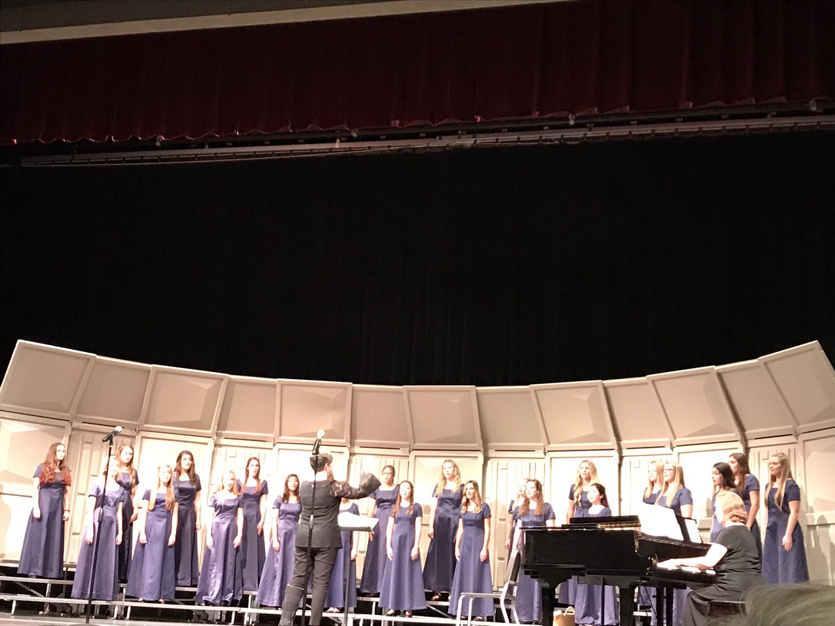 DrJonesPRT's tweet photo. These ladies brought a huge smile to my face! So talented. Way to go Dolce Voce @onwchoir https://t.co/uTVCCkuN2h