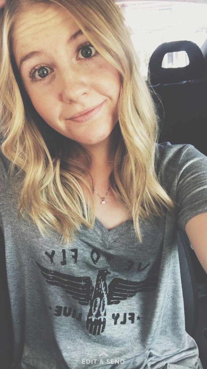 WhitneyWh's tweet photo. Chopped it ✂️💇🏼 https://t.co/rZq3fk2GtG
