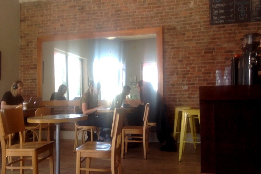 byotogo's tweet photo. #CoffeeShopHop #4 featuring @cafegrumpy! #sustainability #coffeeshop https://t.co/TZBmDT0lYS https://t.co/yzpI7HEagB