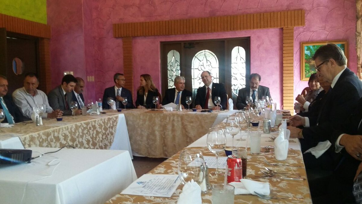 gdehoyoswalther's tweet photo. Me reuní con C. Directivo de @COPARMEXNCG2016, discutimos retos de negociación del #TLCAN. Gracias al Pdte Álvaro Bustilllos su anfitrionía https://t.co/DTuQbc09eo