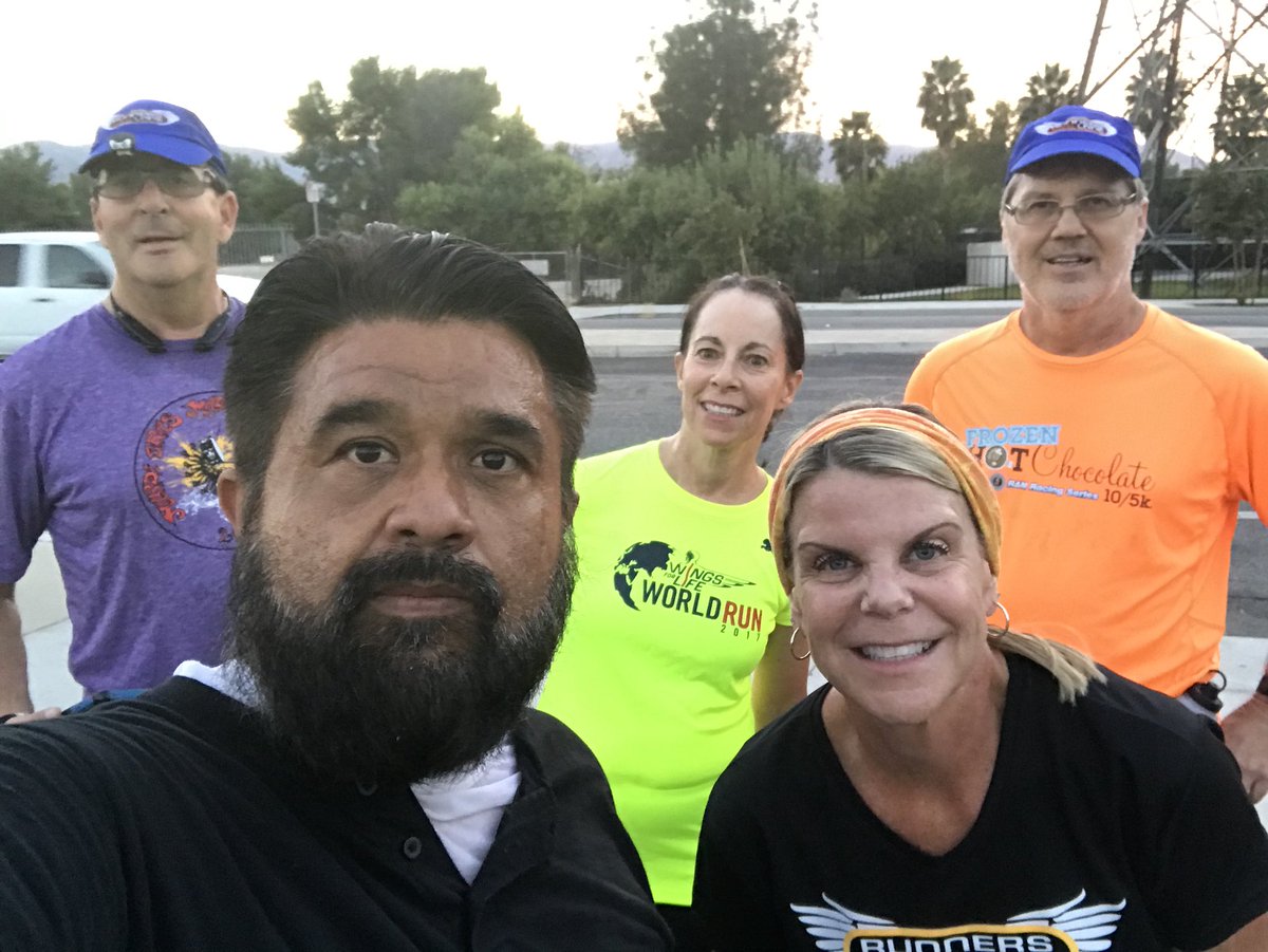 DISFIT4JnG's tweet photo. Our Tuesday Night Training Run. #RunningFriends #RunnersLane #RunDisney #WeRun661 #SCVHalf #LAMarathonTraining #ConqurLAChallenge https://t.co/hYAFTX2XKx