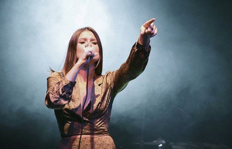 Hello San Francisco. I can't believe we sold out the show tonight! See you on stage in one hour 🌹🌹