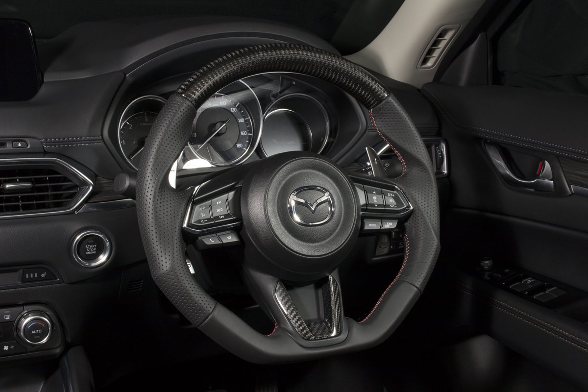 ケンスタイル Kenstyle ケンスタイルの新作ステアリング 販売開始です Kf系cx 5 Bm系アクセラ 後期 16年11月以降のcx 3とデミオに装着可能な Md04カーボン レザーコンビ です Cx5 Cx3 アクセラ デミオ ステアリング ケンスタイル