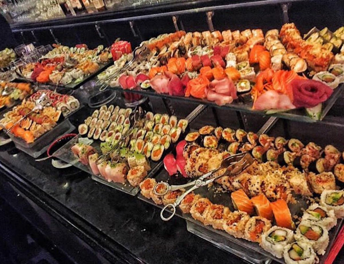 EpicFoodPorn's tweet photo. Just a little sushi for me and a few friends... https://t.co/SG0FfuNrgh
