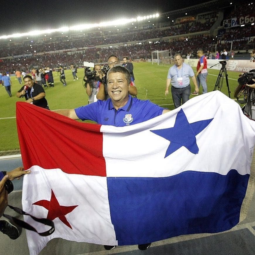 tvnpanama's tweet photo. HERNÁN "BOLILLO" GÓMEZ 😍
Pasaste a la historia y Panamá TE AMA #SomosLaSele 🇵🇦❤ https://t.co/imXC7Mpadp