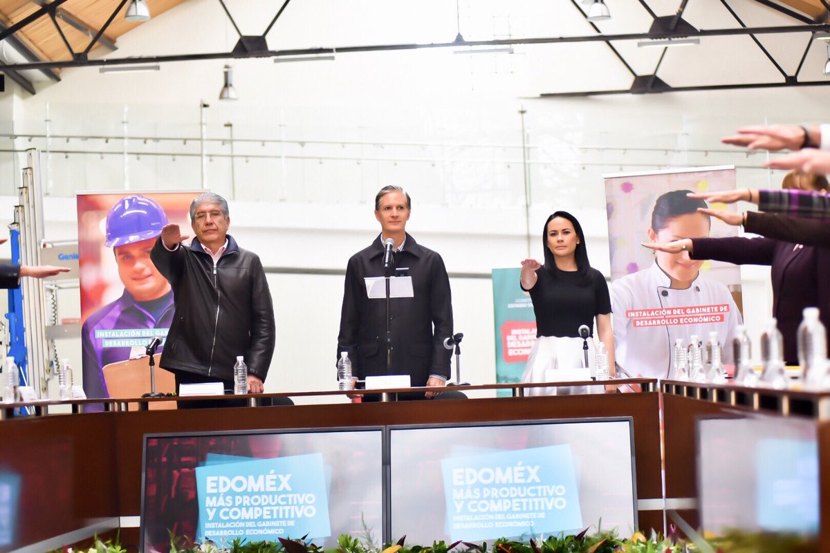 AlejandraDMV's tweet photo. Esta mañana, el Sr. Gobernador @alfredodelmazo, tomó protesta a los Integrantes del Gabinete Especializado en temas económicos. (1) https://t.co/K7YvFkRK8W