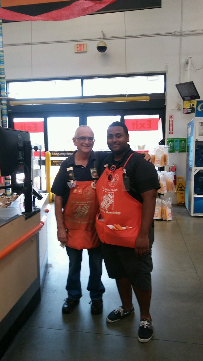jasm814's tweet photo. Leadership Team Appreciating our Cashier's by giving an extra break #CAM2017 #0264ROCKS https://t.co/lKQTJZKzUs