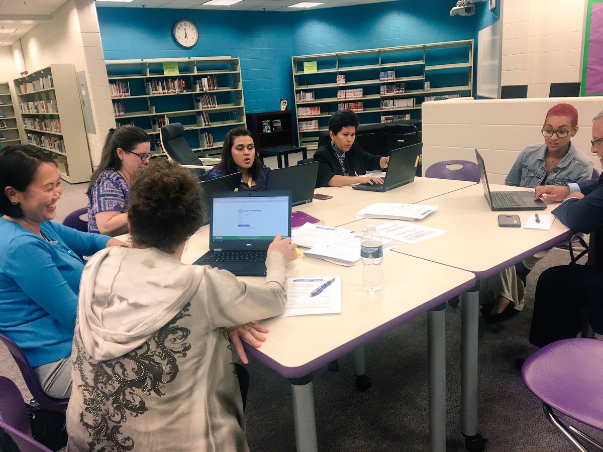 First App-y Hour of the year is all about helping parents access ParentVue! Cheered for each parent that can see grades now! #gunstonPRIDE