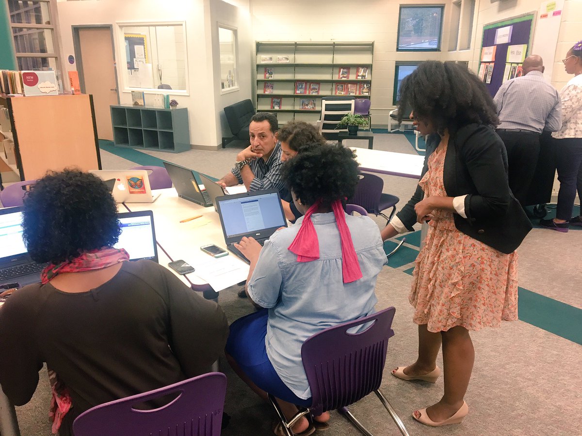GunstoniLearn's tweet photo. First App-y Hour of the year is all about helping parents access ParentVue! Cheered for each parent that can see grades now! #gunstonPRIDE https://t.co/daVy6XlhIk