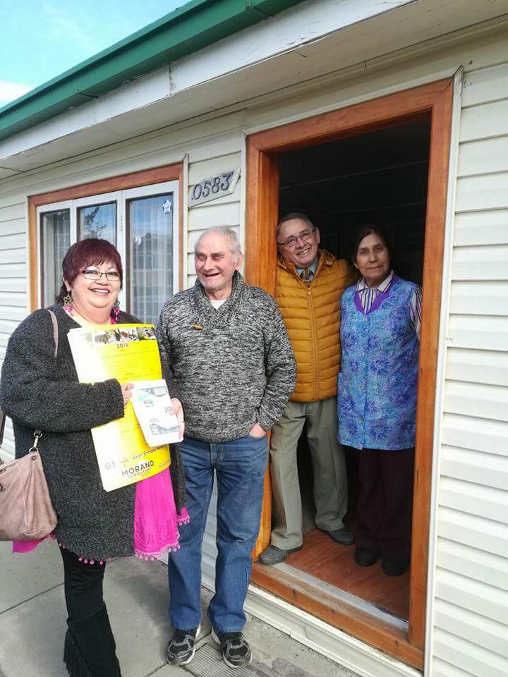 ChodilGloria's tweet photo. Graci@s a todos los vecinos por su linda acogida en el puerta a puerta bendiciones #Puq Gloria Chodil L-150 Candidata Consejo Regional https://t.co/7ibI3wrA7d