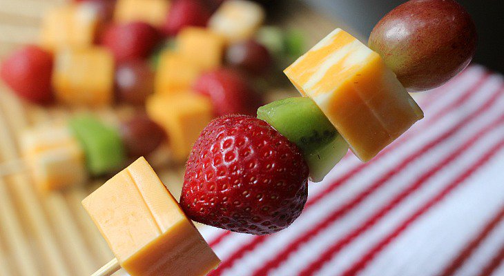 Upgrade from the average gas station #food with these #snacks that are perfect for the seasoned #road tripper. bit.ly/2uiKXYL