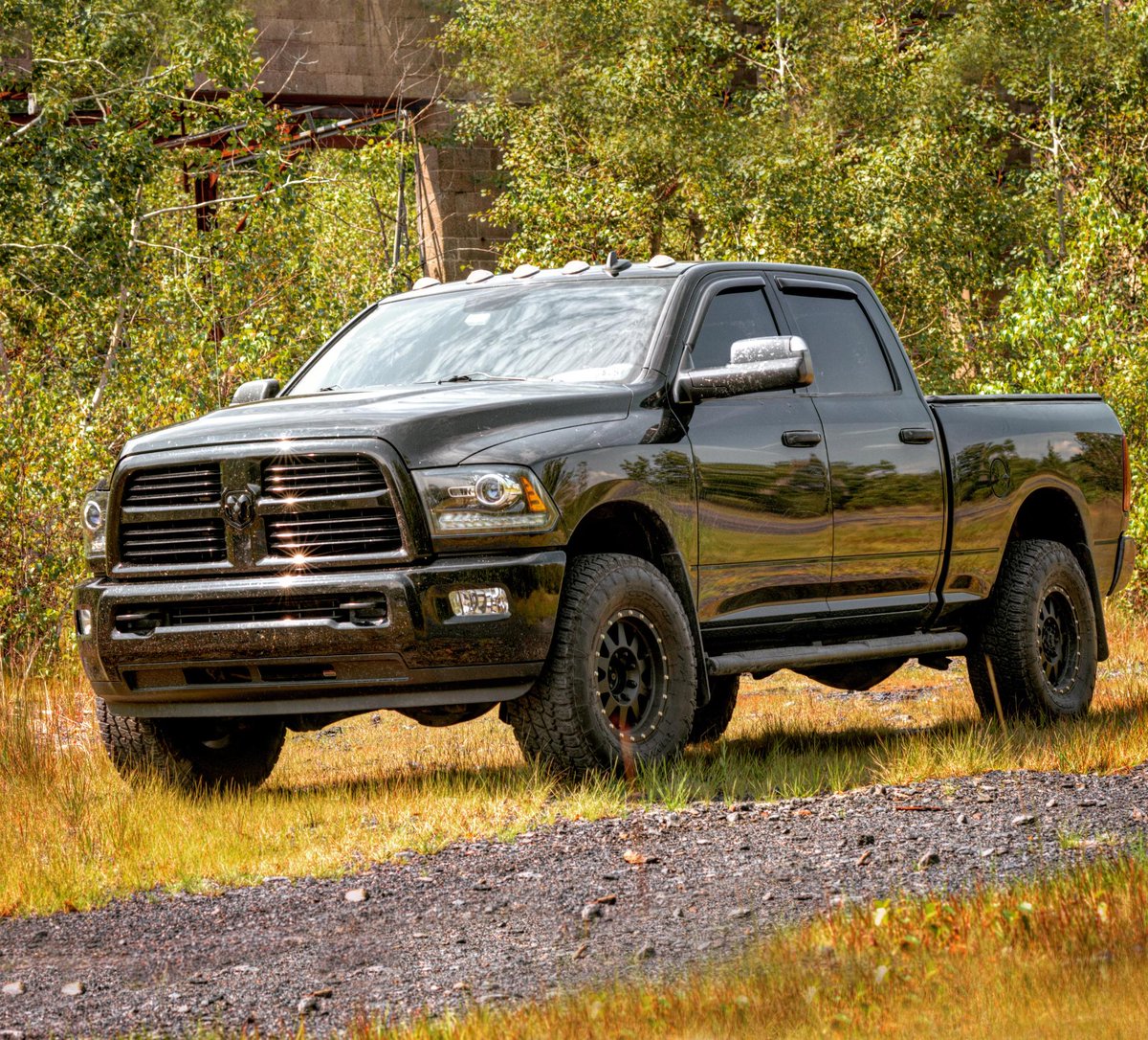 RamTrucks's tweet photo. Built for the backroads.

Photo Credit: Sean W. https://t.co/7sw88vzR0w