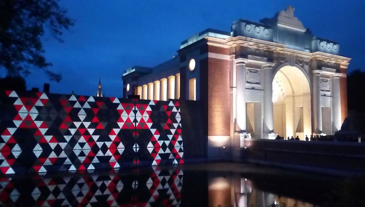 MFATNZ's tweet image. Tonight in Belgium, we're remembering #Passchendaele100 at the Menin
Gate, with a waka taua, light show &amp;amp; Last Post service. A glimpse here: