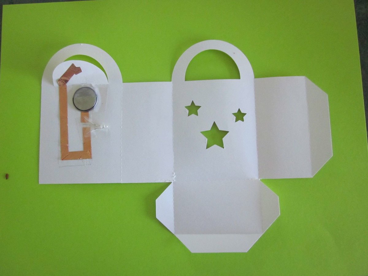 peggystearns's tweet image. Yes, circuitry introduces new exciting possibilities. Lighted lantern is a great introductory activity.  #fablelearnchat