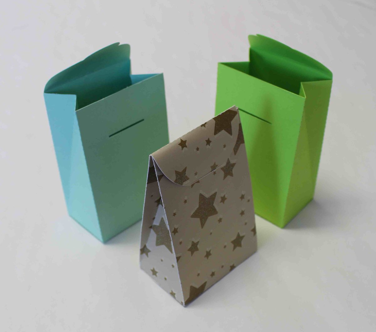 peggystearns's tweet image. Designing packages involves lots of math!  #fablelearnchat