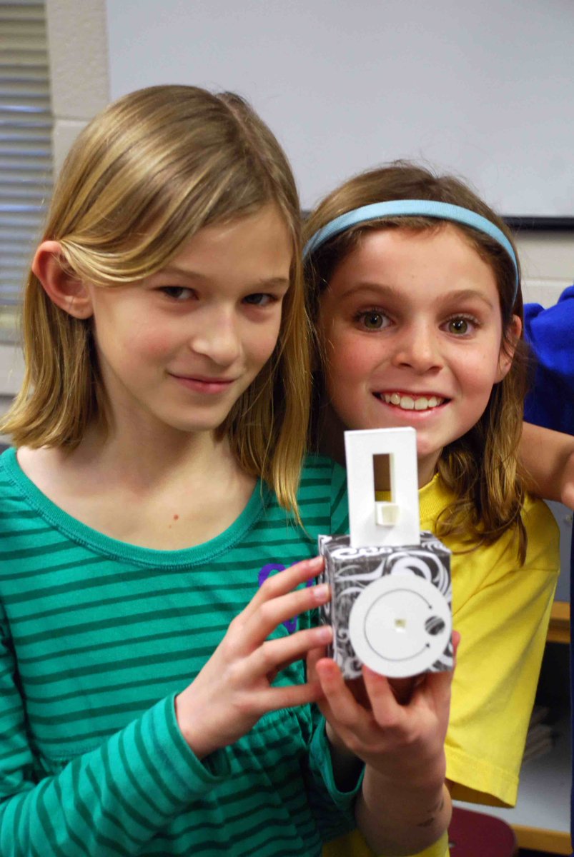 peggystearns's tweet image. FQ: Students are proud to share their final projects! #fablelearnchat