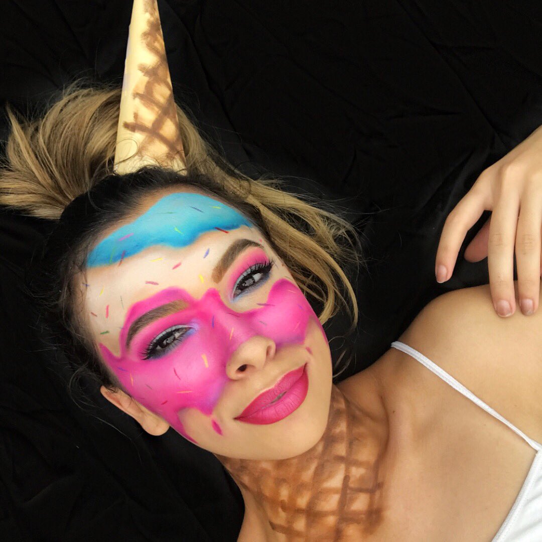 _Krispyy_'s tweet photo. Trick-or-TREAT🍦💕 who says you have to be scary for Halloween pt. 2! #halloweenmakeup #makeup #icecream https://t.co/J1antiVhOl