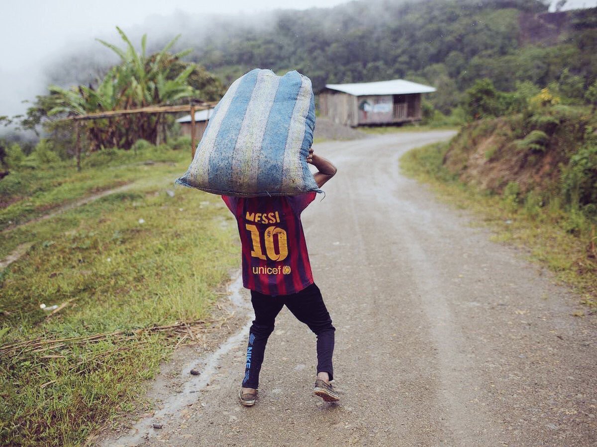 2010MasterChip's tweet photo. Messi llevando a la Argentina al mundial https://t.co/oymUTpYfrB