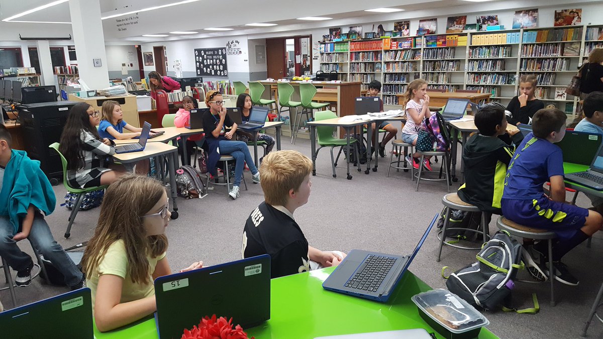 RobMaldonado5's tweet photo. McCarty Robotics club 1st ever club mtg. We're about to make history! #STEM  #Futureready204 @ipsd204 @IPEA204 @mustangpride204 @we_are_5o https://t.co/NAGXEFbOU7