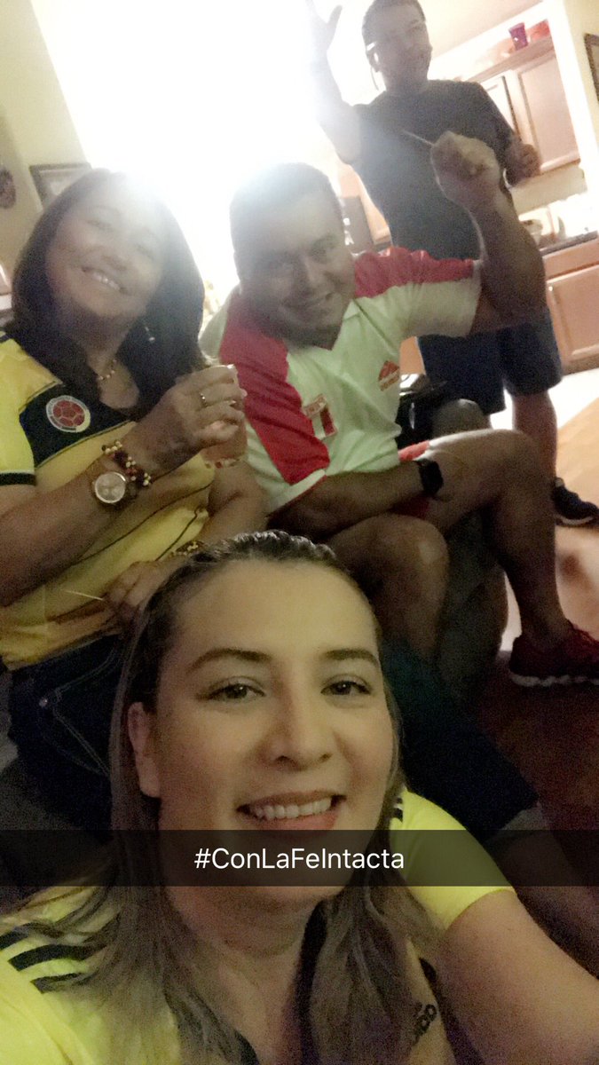 alejandra_navia's tweet photo. #conlafeinctacta saludos desde Houston Tx https://t.co/D9qeJzWBcr