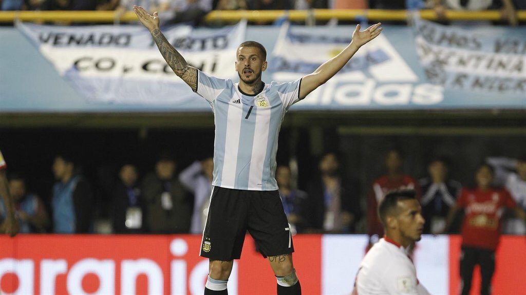 PlanetaBoca's tweet photo. #EliminatoriaRusia2018 | Final del primer tiempo. Ecuador 1 (Ibarra) - @Argentina 2 (Messi x2). https://t.co/KCy4udoG2G