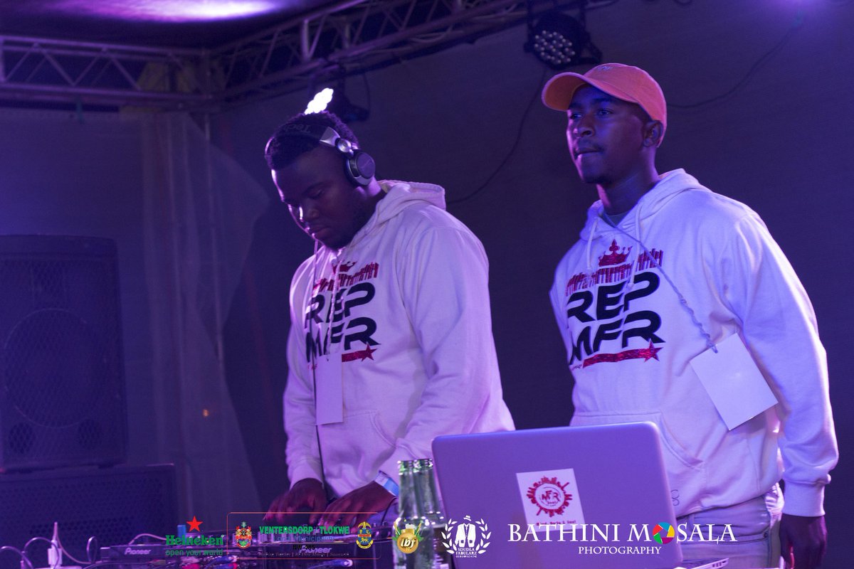 _Dooka's tweet photo. @CuloeDeSong @JULLiAN_GOMES @ReasonHD @DjZanD @BekzinTerris @ROCCORODAMAAL @GabaCannal @FrankCasino_ @BigStar_Live @killerkau @kefilwe_ditse @GlenKosha @CharleenMahery @BathiniShoots @de_shamps @youthdrive_fm @CarlosTitoxic More kings of #Amapiano @mfr_souls gave us heat at this years #SDUDLAFabularZ #IBF #IBF17 #Potchefstroom
Cc @BathiniShoots ๐ธ https://t.co/1hKuQVxQLN