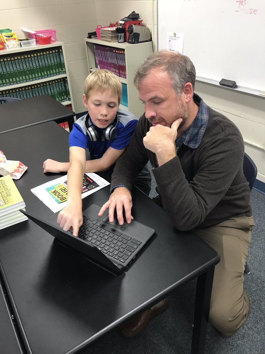 LaShundaFaison's tweet photo. Family Digital Night @SmMSKnights was a success! #KnightPride #DigitalKnight #Innovation #Relationships #JoCo2020 https://t.co/Z9HtIbY3CZ