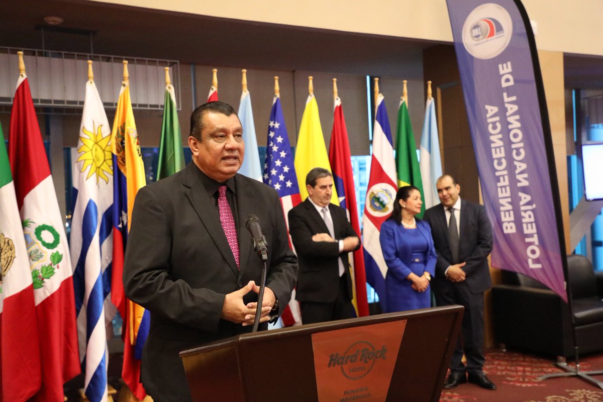 GuerraArmando11's tweet photo. Momentos en que inauguro  oficialmente el expo show del XVI Congreso de CIBELAE que se realiza del 10 al 13 de octubre en nuestro país. https://t.co/NXUbbejK53