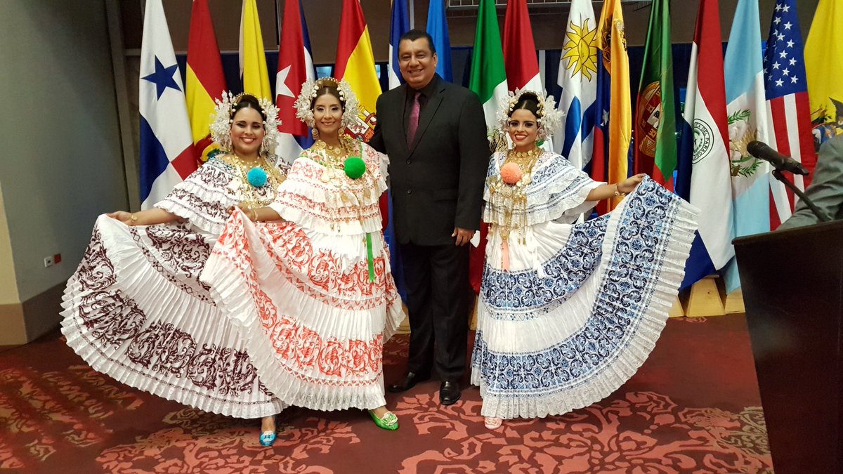GuerraArmando11's tweet photo. Momentos en que inauguro  oficialmente el expo show del XVI Congreso de CIBELAE que se realiza del 10 al 13 de octubre en nuestro país. https://t.co/NXUbbejK53