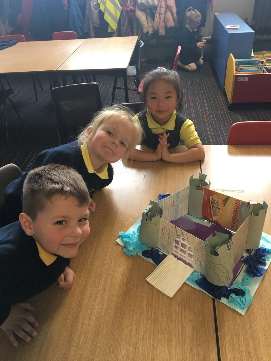Elmvaleprimary's tweet photo. #ElmvaleP1L we constructed our castles with walls, turrets, drawbridge and port cullis before using small world figures to play with them. https://t.co/enFNci7pzS