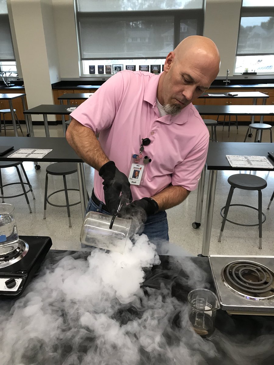 MrLandino107's tweet photo. Even Mr Danyi is loving sublimation! @MrDanyiClass #solid2gas #testFriday #NMSscienceisAwesome https://t.co/Ck9JOPeTrB