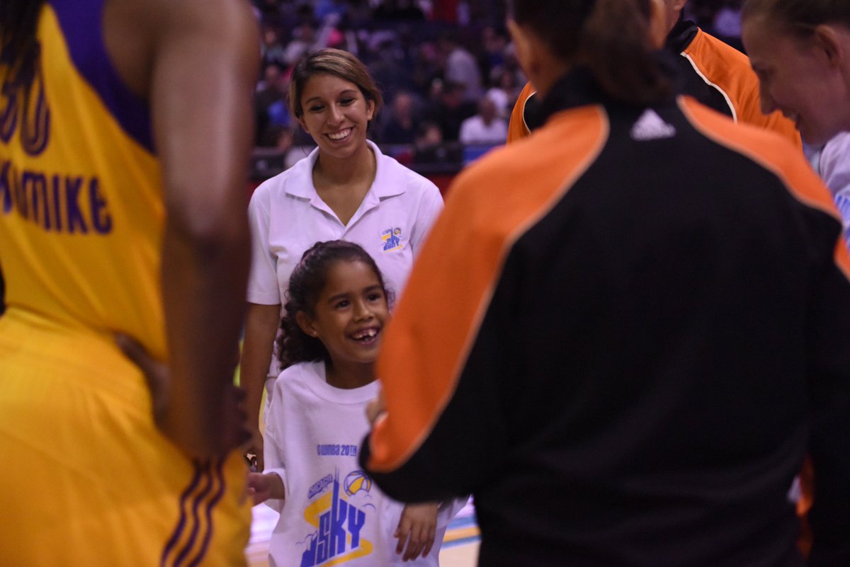 chicagosky's tweet photo. We are proud to join our fashion partner, @ModelAtelier, to host the #RedefinePossible #InternationalDayoftheGirl celebration today at Macy's! Event proceeds will support education and mentorship for young girls in Chicago.
🔗|https://t.co/Gu85YO4s5u https://t.co/hqYm0m4gBz