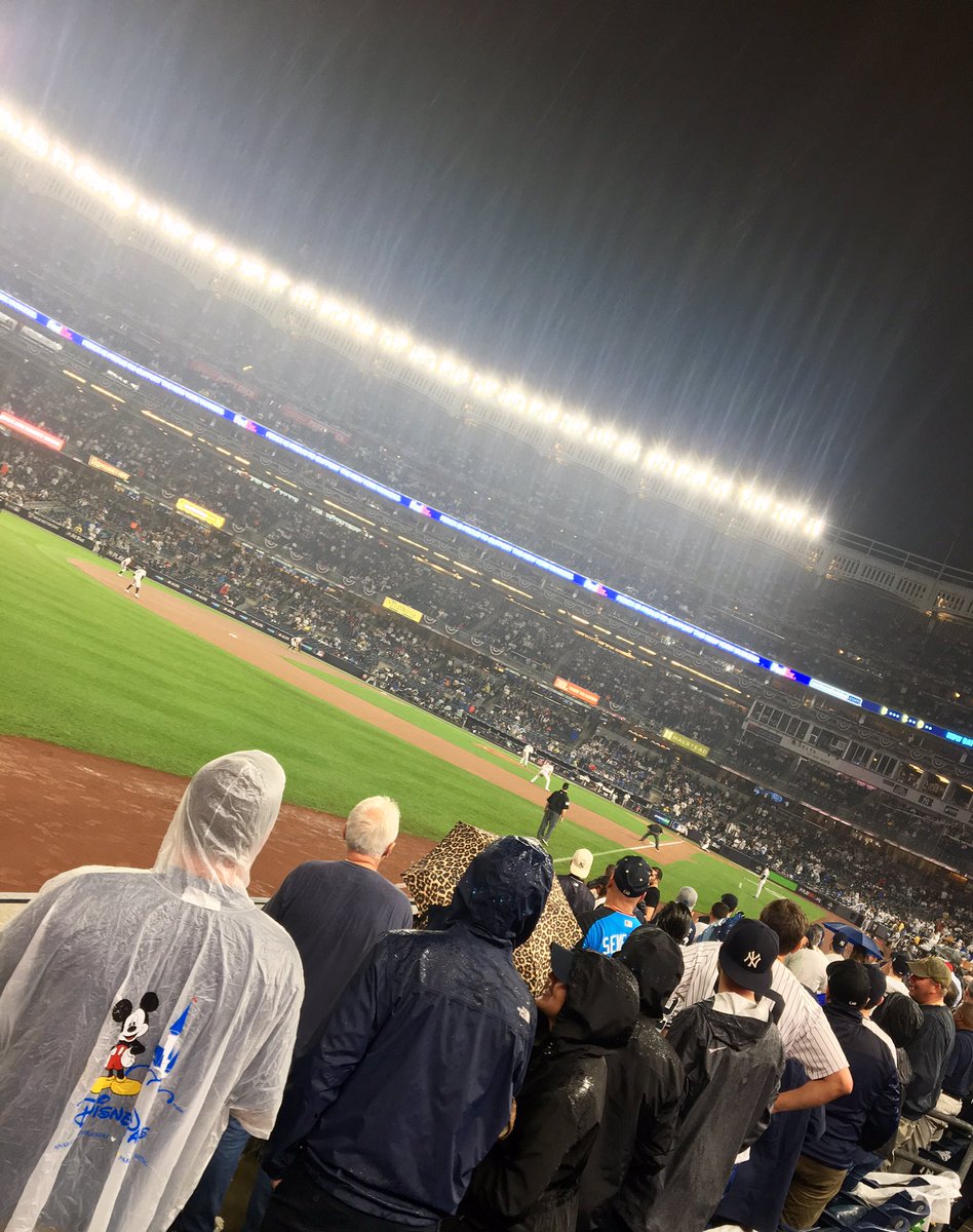 amaestroneNP's tweet photo. Yankees vs Indians last night at Yankee stadium #NYYvsCLE https://t.co/FMLcMJlAWY