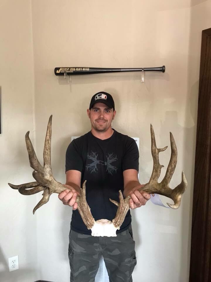 OsbornOutdoors's tweet photo. The story of Tim Starkey’s massive Oklahoma buck. #deer #deerhunting  #wiredtohunt 
https://t.co/dEcRystk0z https://t.co/PTFXJFa8i6